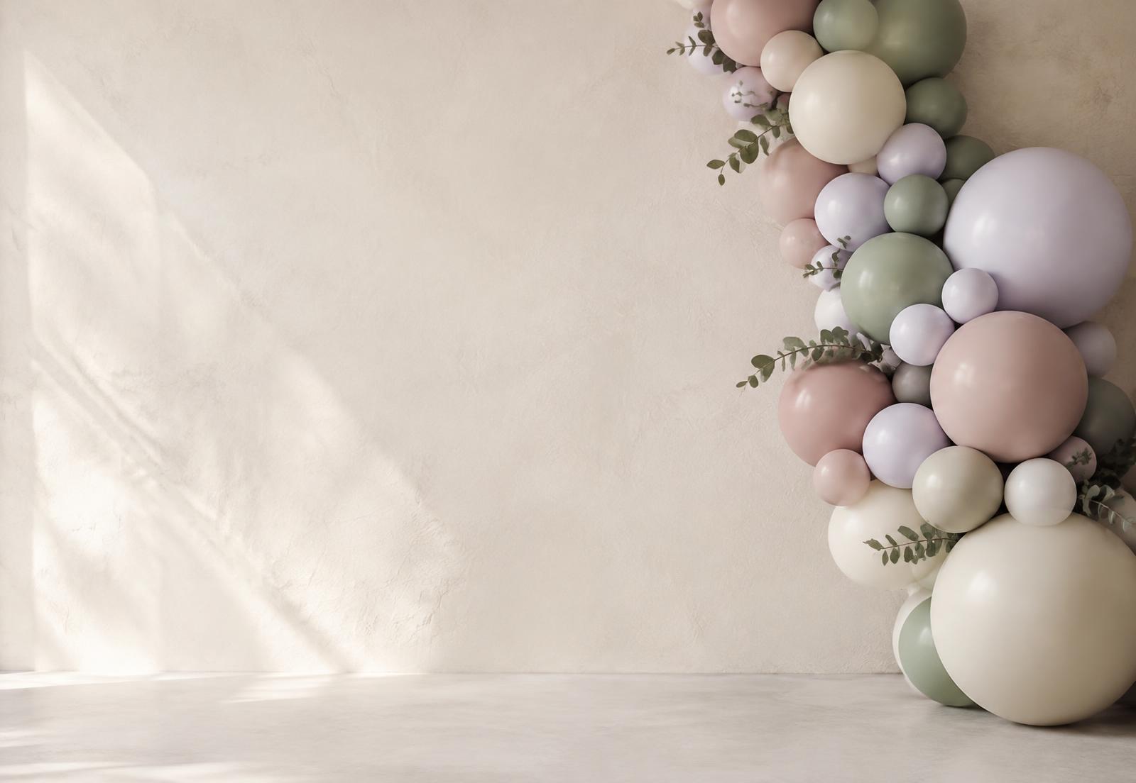 Guirnalda de globos en tonos rosa, crema, salvia y lavanda
